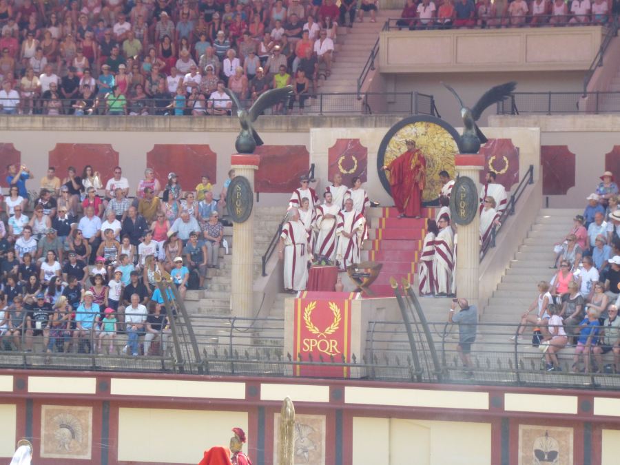 Caesar gives a thumbs down to the prisoners at the roman show at Puy du Fou
