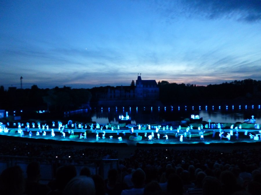 it's when you see the cast appear you realise the scale of the Cinescenie show at Puy du Fou
